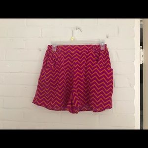 Everly pink Zig Zag design size Small